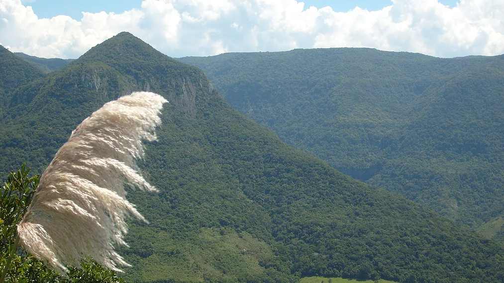 Belezas Rurais do Vale do Paraíba  Mirante da Pedra Branca em Caçapava, o  caminho não é dos melhores mas a vista compensa